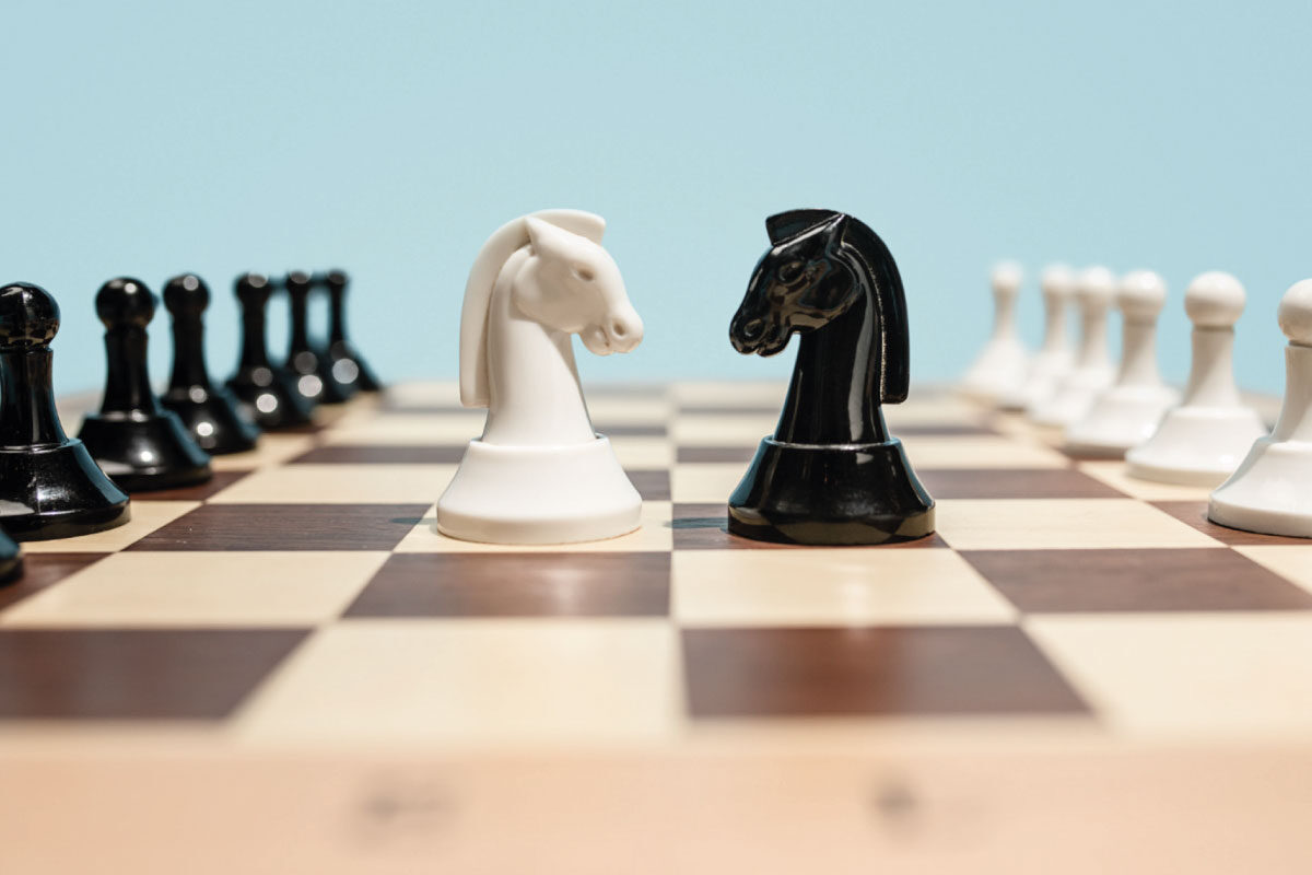 Imagen de tablero de ajedrez con sus fichas