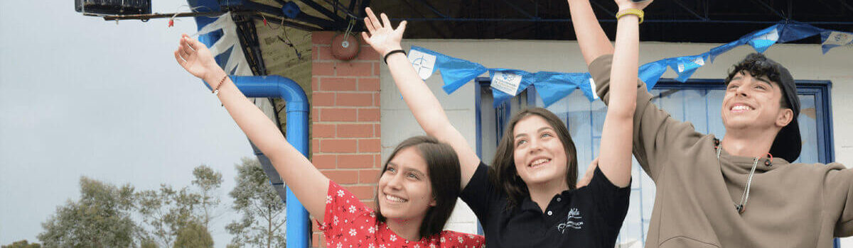 Alumnos del Cibercolegio en el campus de la FUCN