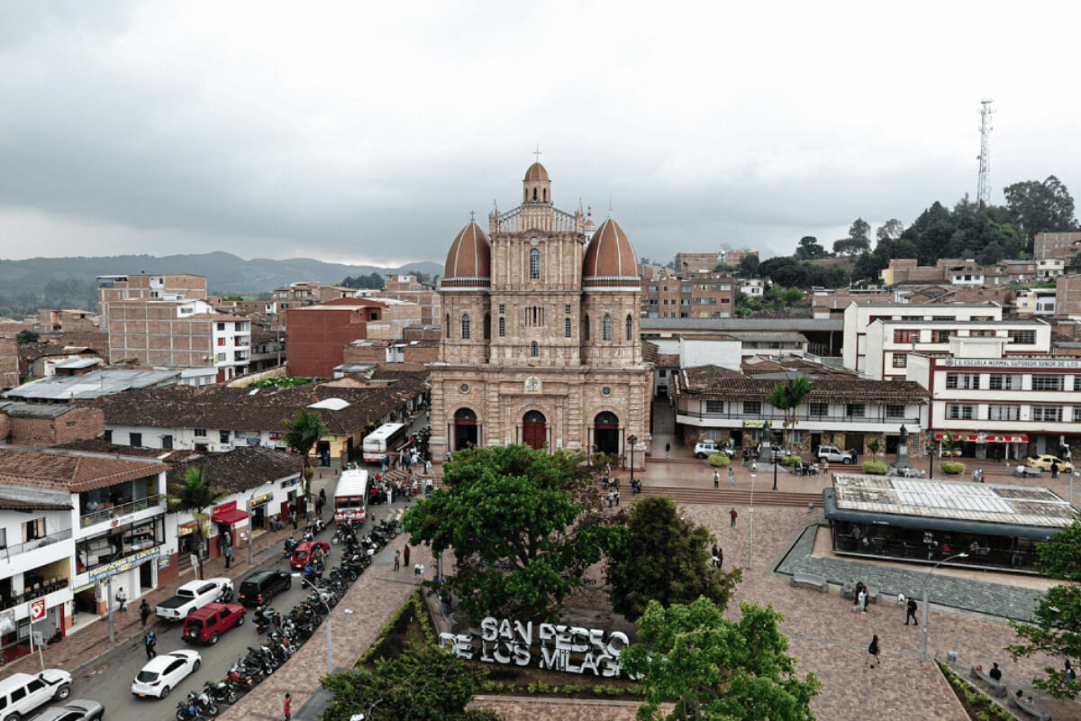 Fotografía de la Basílica Menor de San Pedro de los Milagros donde se encuentra una réplica de la escultura «La Pietà».