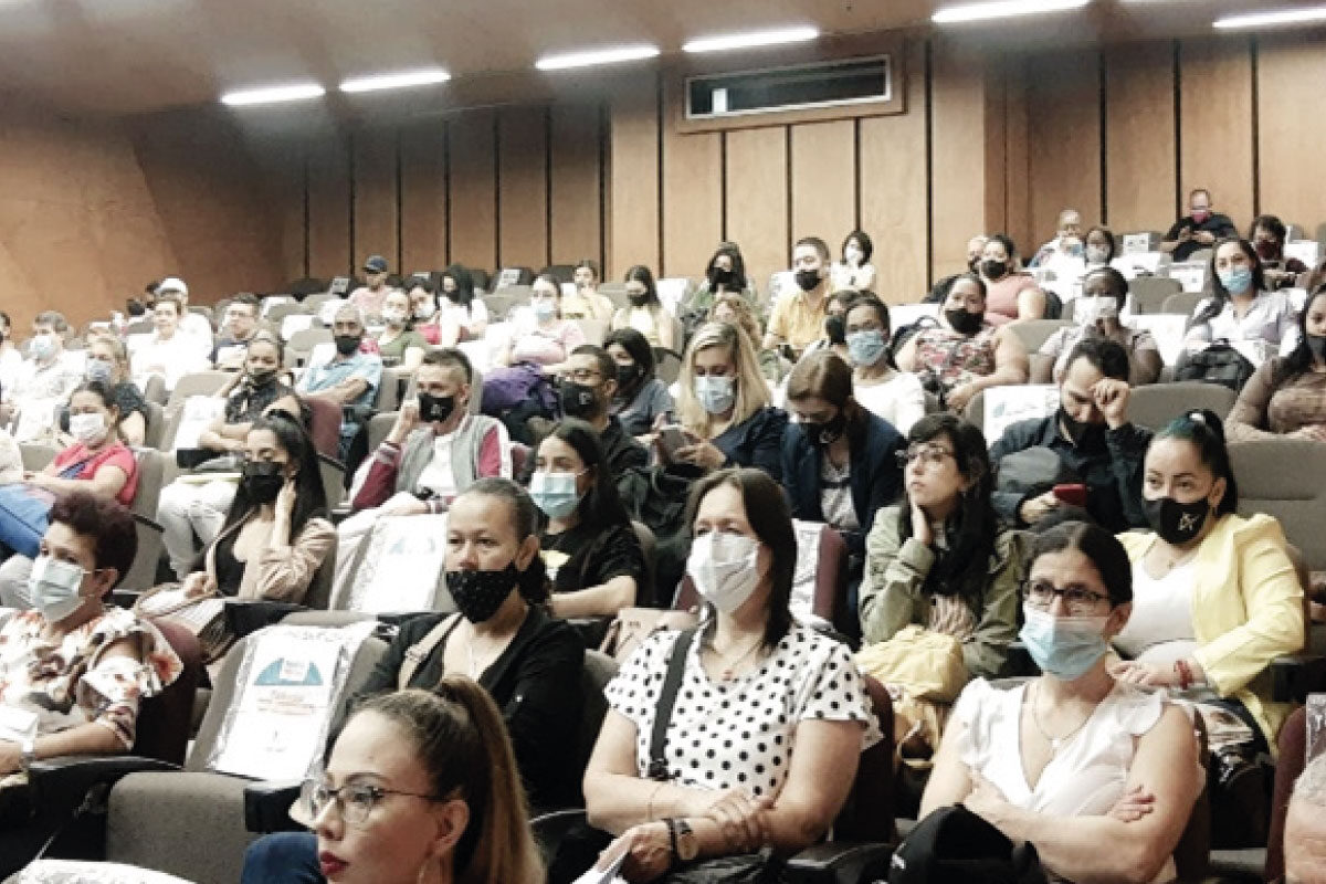 Fotografía de la reunión de padres de familia del Programa primaria Incluyente