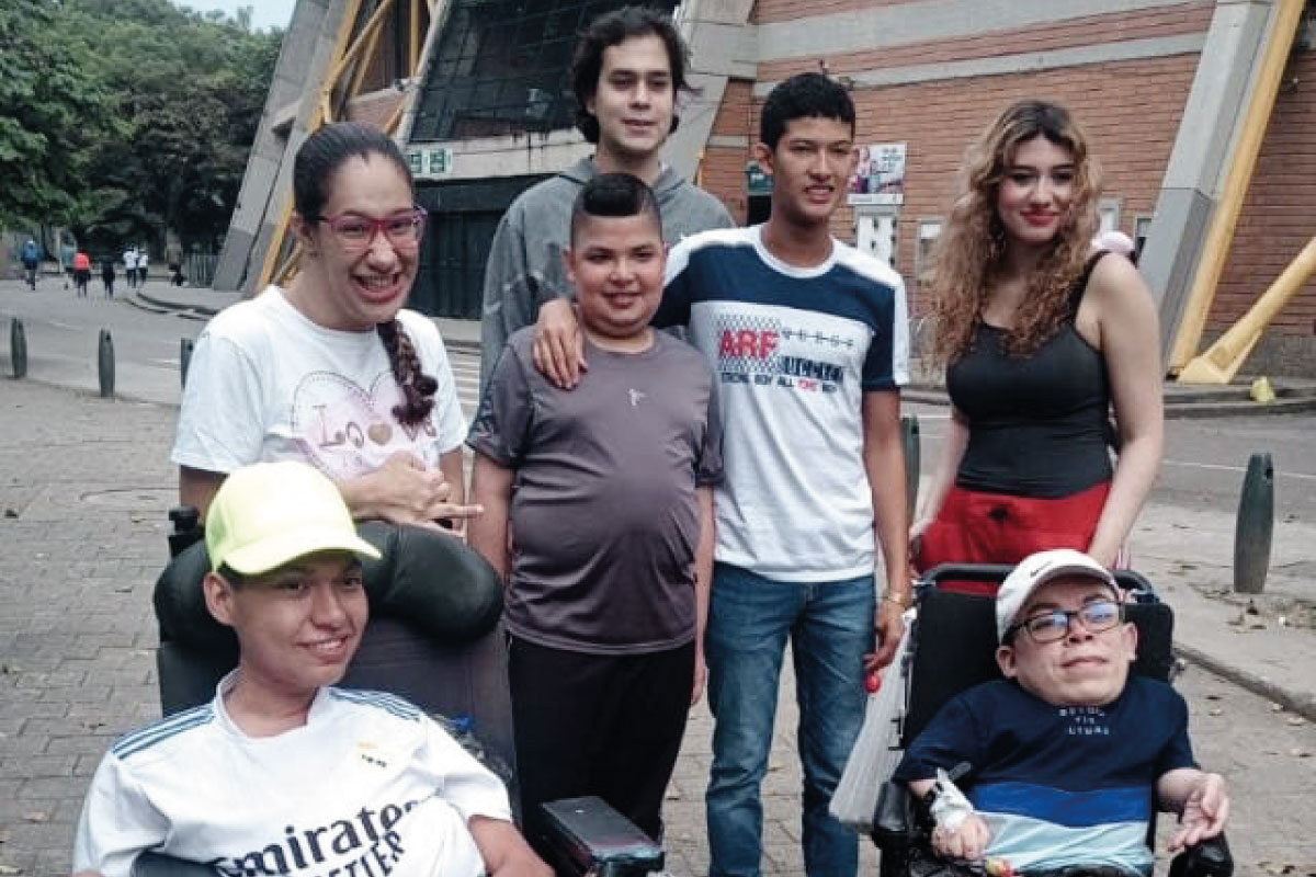 Fotografia Estudiantes de Primaria Incluyente compartiendo