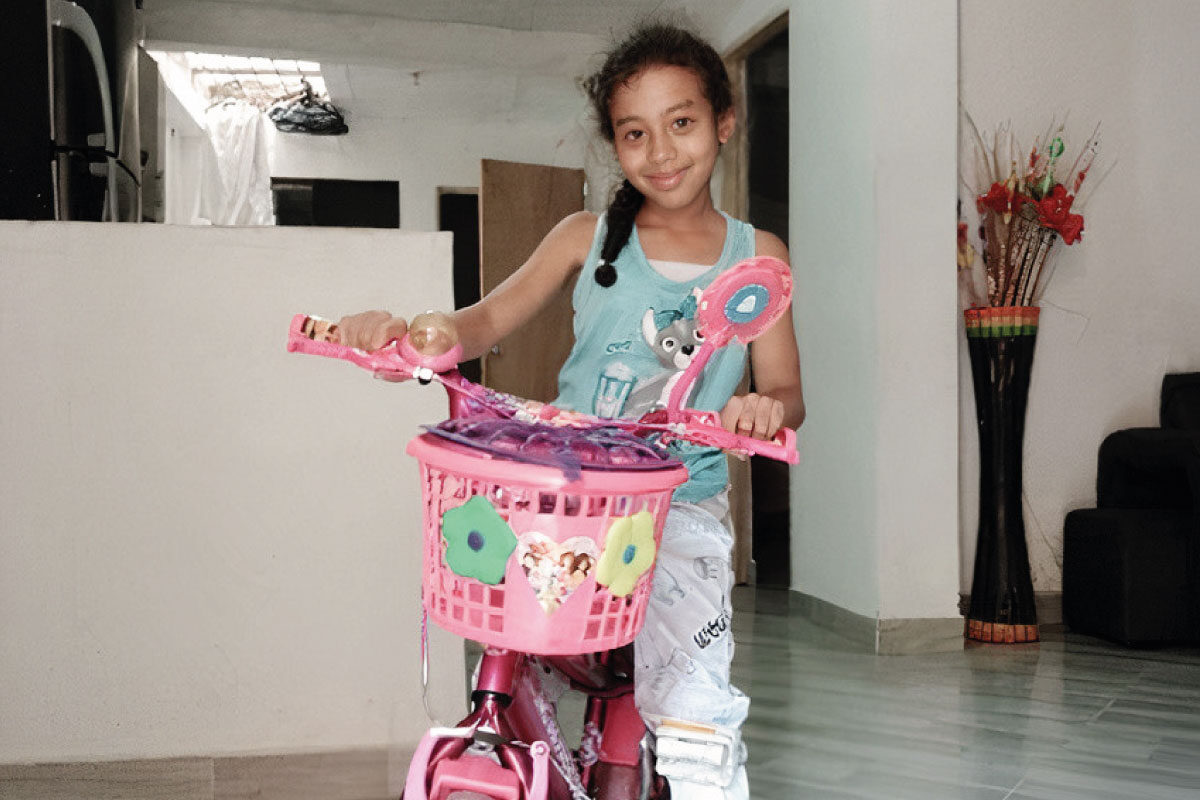 Niña en bicicleta