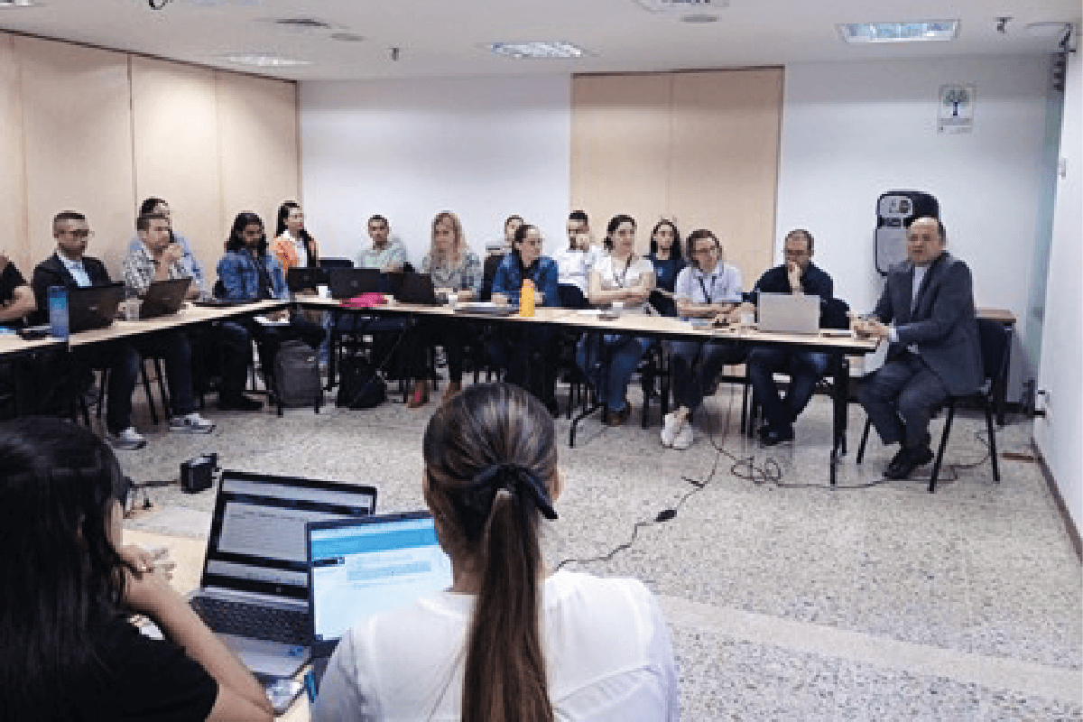 Docentes del Cibercolegio en reunión con el Rector