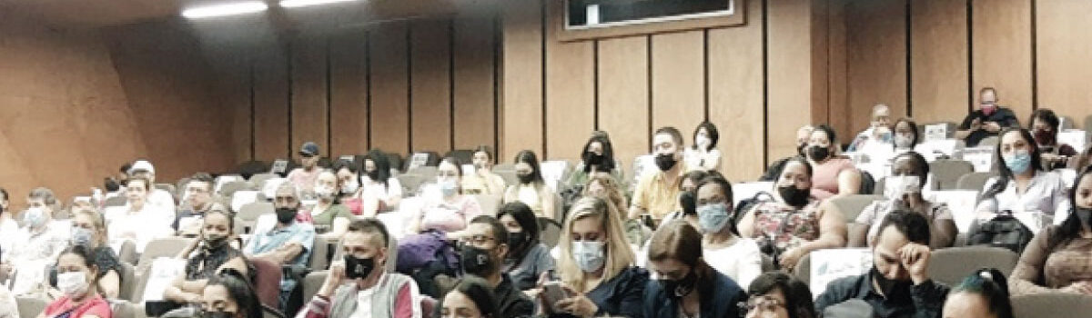 Fotografía de la reunión de padres de familia del Programa primaria Incluyente