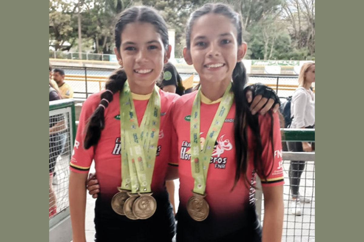 estudiantes Paulina Barón Ruiz y Mariana Barón Ruiz